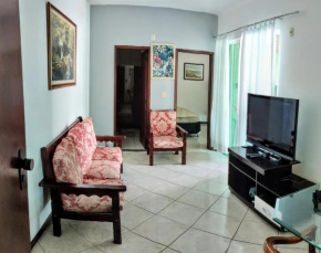 Apto 2 quartos com AR Cond, prédio frente p/ praia
